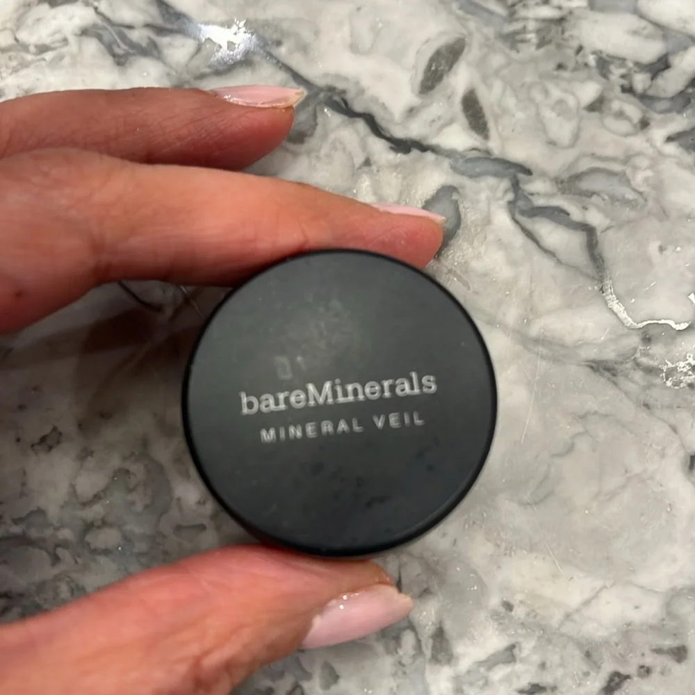 Laura Mercier Translucent Loose Setting Powder and a bare Minerals mineral Veil